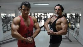 52 yaşındaki milli sporcu öğrencileriyle madalya mücadelesi veriyor