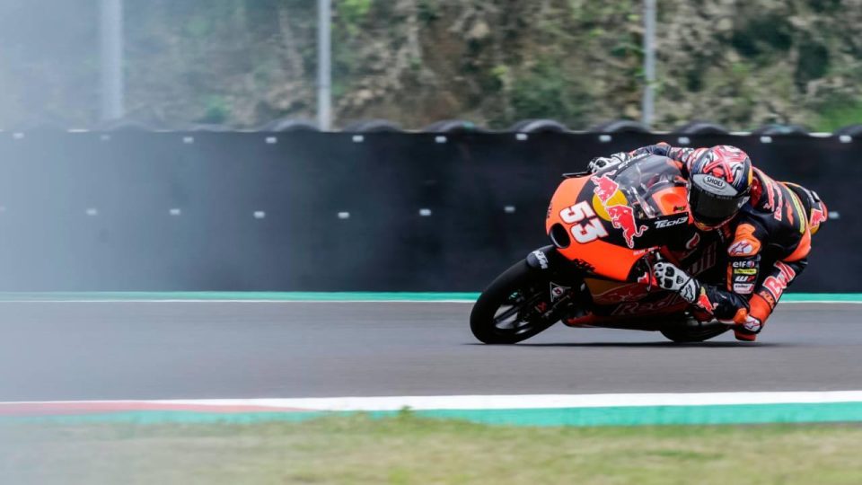 Deniz Öncü Moto3’de sezonun son yarışına ikinci sırada başlayacak