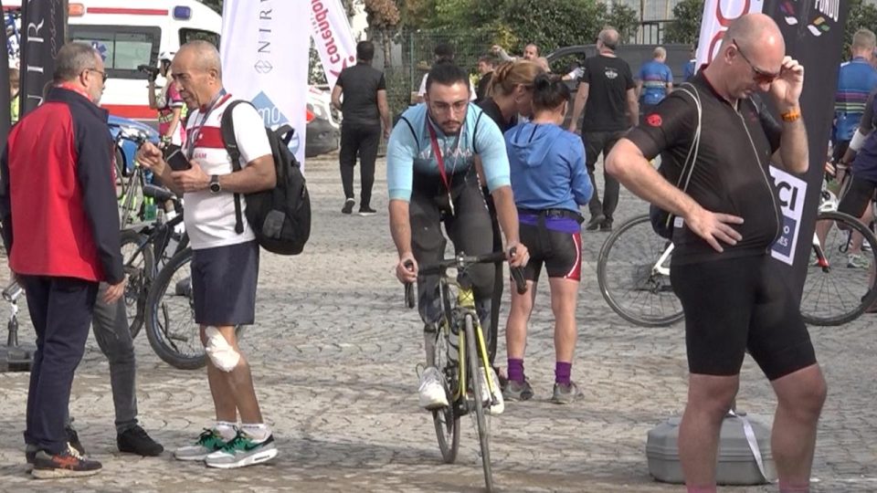 Doğuştan engelli genç, para bisiklette başarıya ulaştı