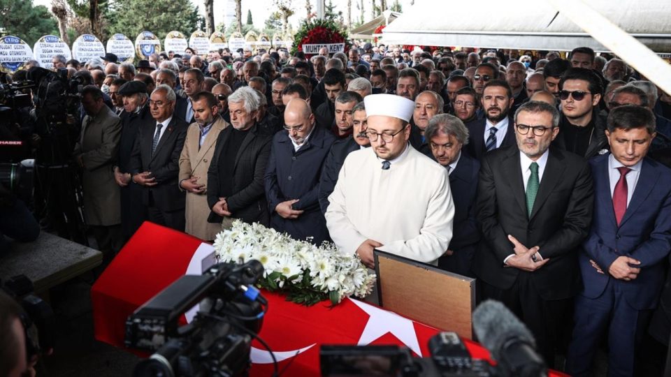 Hıncal Uluç son yolculuğuna uğurlandı