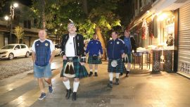 İskoçyalı taraftarlar tarihi Sur ilçesini gezdi