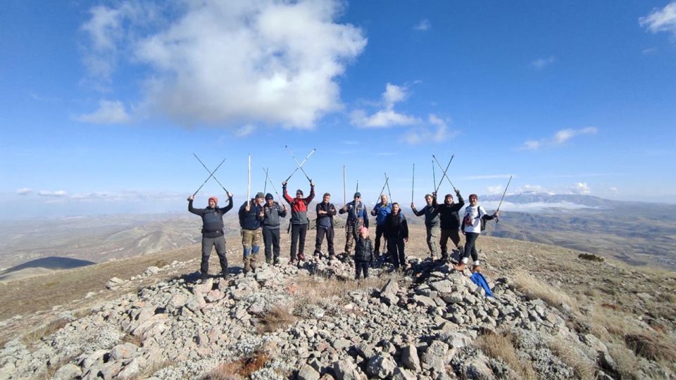 Sivas’ta dağcılar Tecer Dağları’na tırmandı