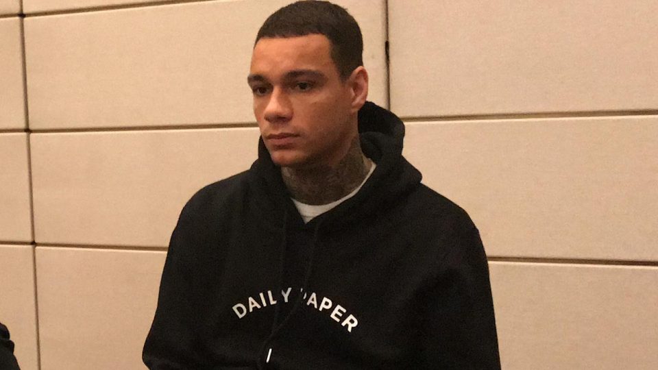 Van der Wiel’i dolandıran menajerlere hapis cezası