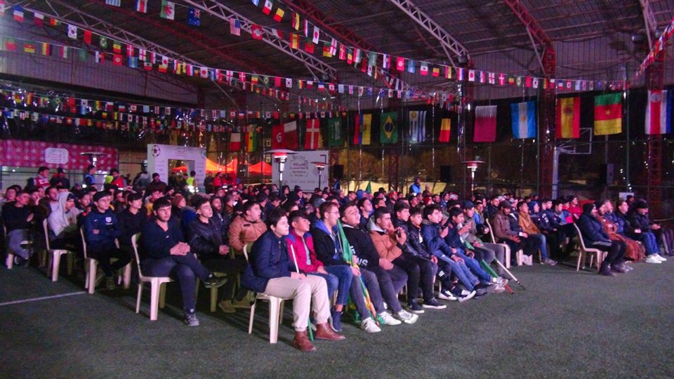 Katar, Dünya Kupası maçlarını Lübnan’da fakir bölgelere taşıdı