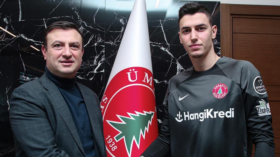 Eyüpspor kadrosuna kattığı Berke Özer’i Ümraniyespor’a kiraladı